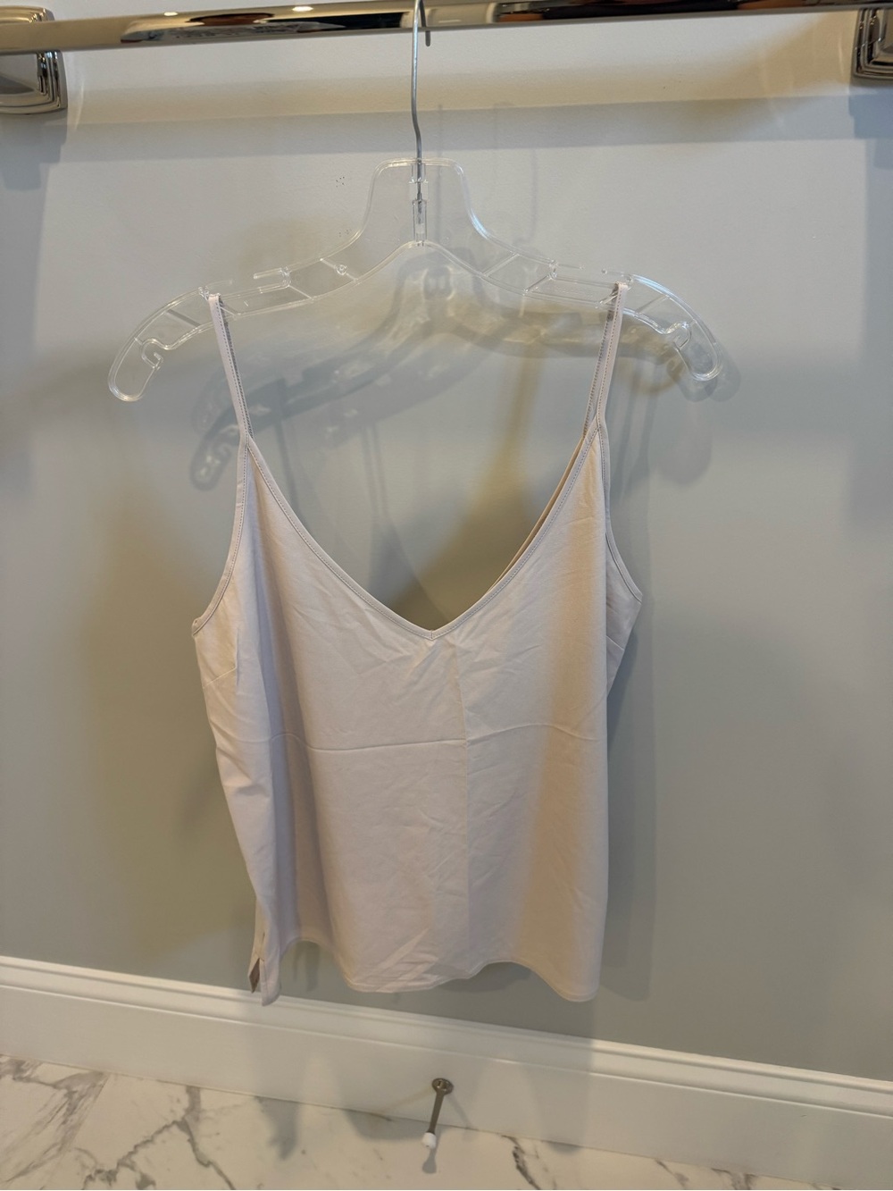 Vuori Light Gray V-Neck Spaghetti Strap Tank Top - Women